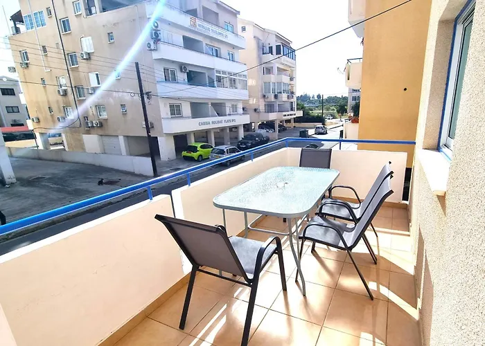 2Br Apt Coastal Comfort With Internet Access